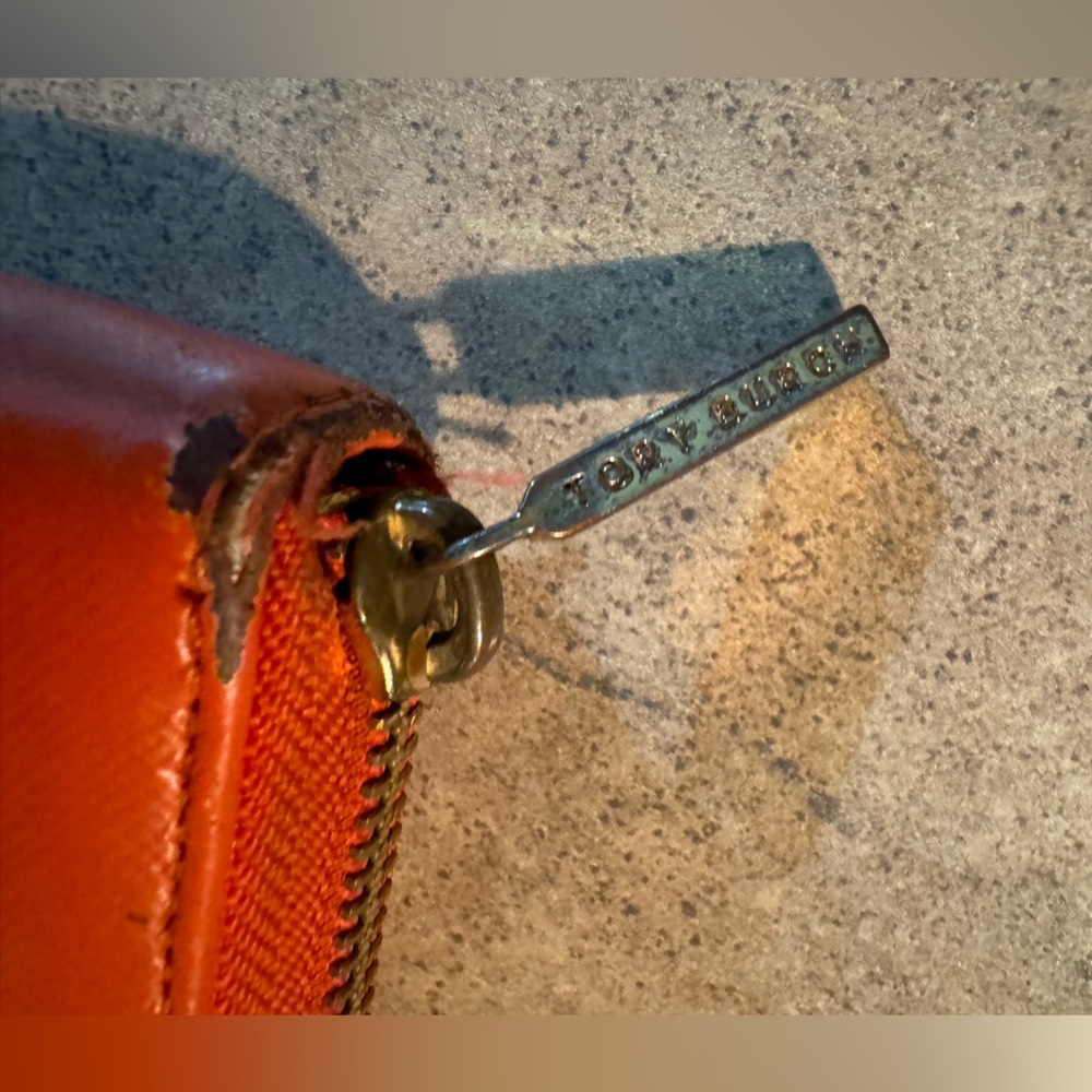 Tory Burch zipper wallet - Picture 3 of 9